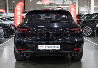 Подержанный автомобиль Porsche Macan 2017 года (9 фото)