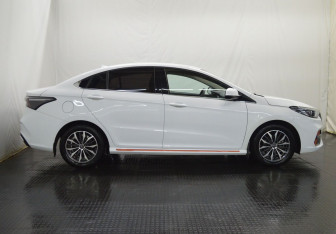 Подержанный автомобиль Omoda S5 2023 года (4 фото)