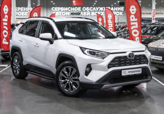 Подержанный автомобиль Toyota RAV4 2022 года (5 фото)