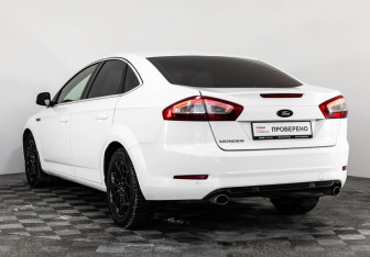 Подержанный автомобиль Ford Mondeo Sedan 2011 года (7 фото)