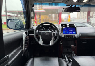Подержанный автомобиль Toyota Land Cruiser Prado 2015 года (9 фото)
