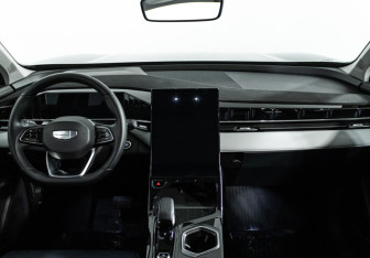 Подержанный автомобиль Geely Atlas 2023 года (13 фото)