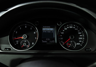 Подержанный автомобиль Volkswagen Passat Sedan 2011 года (12 фото)