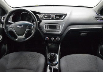 Подержанный автомобиль Kia Rio Sedan 2016 года (14 фото)