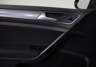 Подержанный автомобиль Volkswagen Golf Hatchback 2013 года (13 фото)