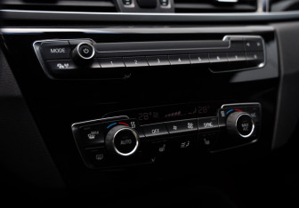 Подержанный автомобиль BMW X1 2019 года (15 фото)