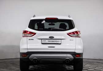 Подержанный автомобиль Ford Kuga 2016 года (6 фото)