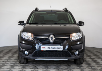 Подержанный автомобиль Renault Sandero 2015 года (2 фото)