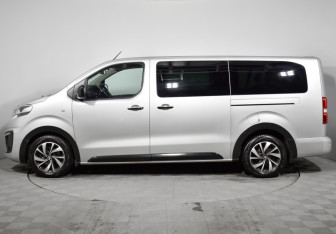 Подержанный автомобиль Peugeot Traveller 2018 года (8 фото)