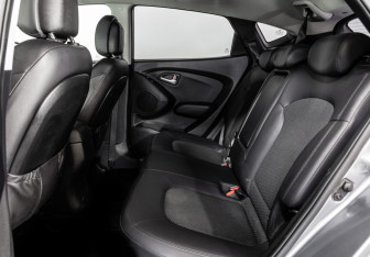 Подержанный автомобиль Hyundai ix35 2012 года (13 фото)