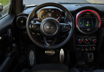 Подержанный автомобиль MINI Hatch 2020 года (11 фото)