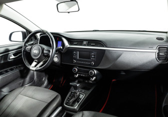 Подержанный автомобиль Kia Rio Hatchback 2020 года (9 фото)