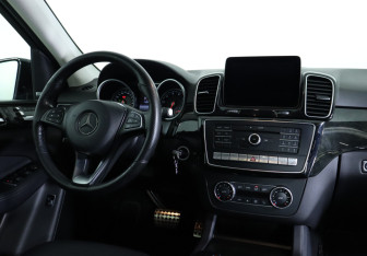 Подержанный автомобиль Mercedes-Benz GLE 2016 года (11 фото)