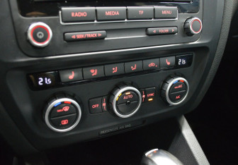 Подержанный автомобиль Volkswagen Jetta Sedan 2012 года (15 фото)