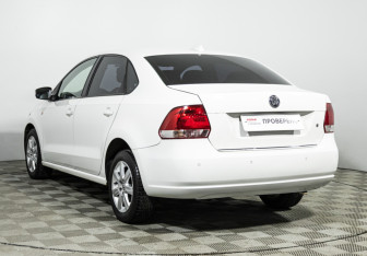 Подержанный автомобиль Volkswagen Polo Sedan 2012 года (7 фото)