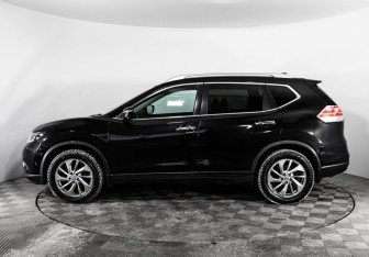 Подержанный автомобиль Nissan X-Trail 2017 года (8 фото)