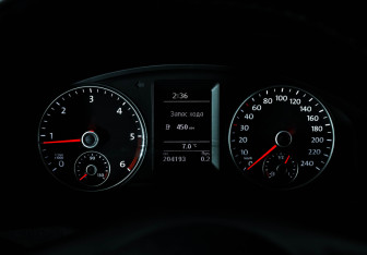 Подержанный автомобиль Volkswagen Caravelle 2013 года (20 фото)