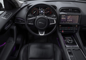 Подержанный автомобиль Jaguar F-Pace 2020 года (11 фото)