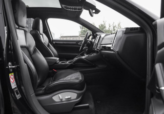 Подержанный автомобиль Porsche Cayenne 2016 года (30 фото)