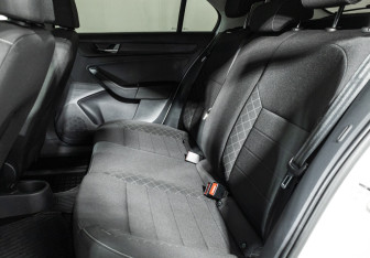 Подержанный автомобиль Skoda Rapid Liftback 2020 года (10 фото)