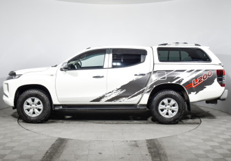Подержанный автомобиль Mitsubishi L200 2022 года (8 фото)