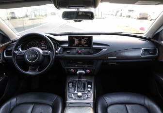 Подержанный автомобиль Audi A7 2012 года (14 фото)