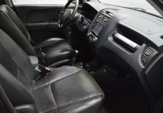 Подержанный автомобиль Kia Sportage 2006 года (11 фото)