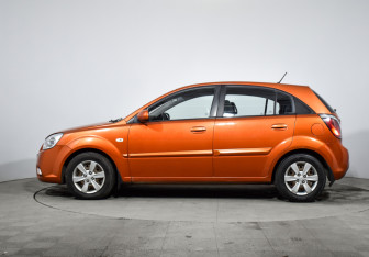 Подержанный автомобиль Kia Rio Hatchback 2011 года (8 фото)