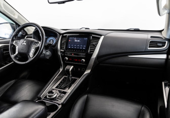 Подержанный автомобиль Mitsubishi Pajero Sport 2021 года (9 фото)