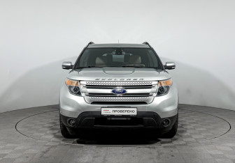 Подержанный автомобиль Ford Explorer 2014 года (2 фото)
