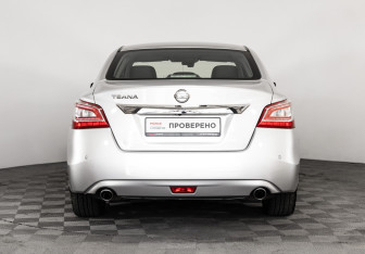 Подержанный автомобиль Nissan Teana 2014 года (8 фото)