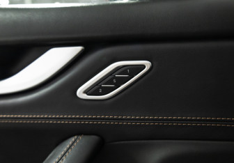 Подержанный автомобиль Maserati Levante 2016 года (16 фото)