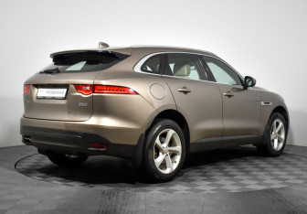 Подержанный автомобиль Jaguar F-Pace 2016 года (5 фото)
