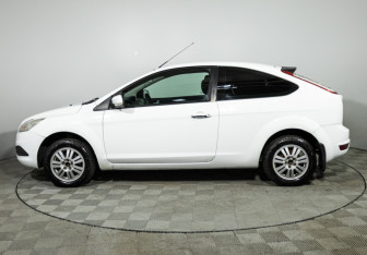 Подержанный автомобиль Ford Focus Hatchback 2008 года (8 фото)