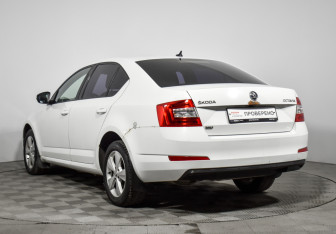 Подержанный автомобиль Skoda Octavia Liftback 2016 года (7 фото)