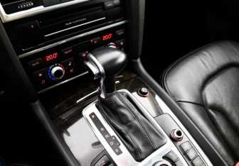 Подержанный автомобиль Audi Q7 2012 года (20 фото)