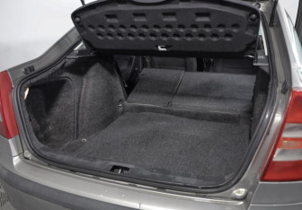 Подержанный автомобиль Skoda Octavia Liftback 2008 года (19 фото)