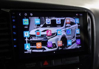 Подержанный автомобиль Mitsubishi Outlander 2016 года (14 фото)