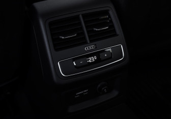 Подержанный автомобиль Audi A4 Sedan 2020 года (20 фото)