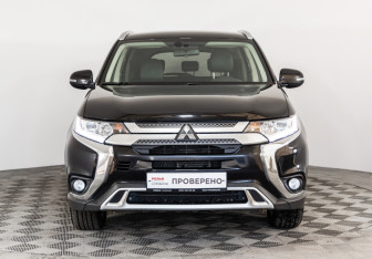Подержанный автомобиль Mitsubishi Outlander 2020 года (2 фото)