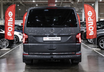 Подержанный автомобиль Volkswagen Multivan 2020 года (10 фото)