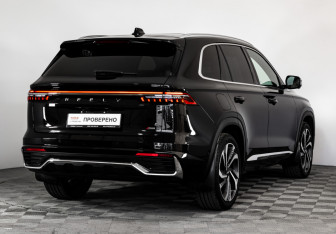 Подержанный автомобиль Geely Monjaro 2022 года (6 фото)