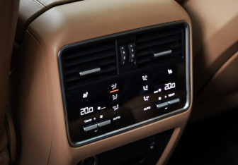 Подержанный автомобиль Porsche Cayenne 2021 года (22 фото)