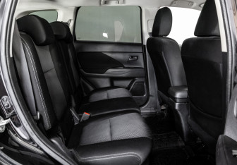 Подержанный автомобиль Mitsubishi Outlander 2016 года (15 фото)