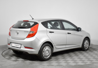 Подержанный автомобиль Hyundai Solaris Hatchback 2015 года (5 фото)