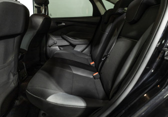 Подержанный автомобиль Ford Focus Sedan 2011 года (10 фото)