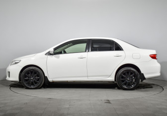Подержанный автомобиль Toyota Corolla Sedan 2012 года (8 фото)
