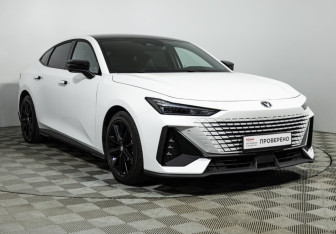 Подержанный автомобиль Changan UNI-V 2024 года (3 фото)
