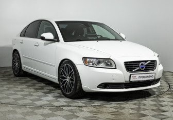 Подержанный автомобиль Volvo S40 2011 года (3 фото)