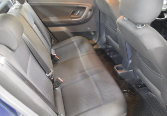 Подержанный автомобиль Skoda Fabia Hatchback 2011 года (13 фото)